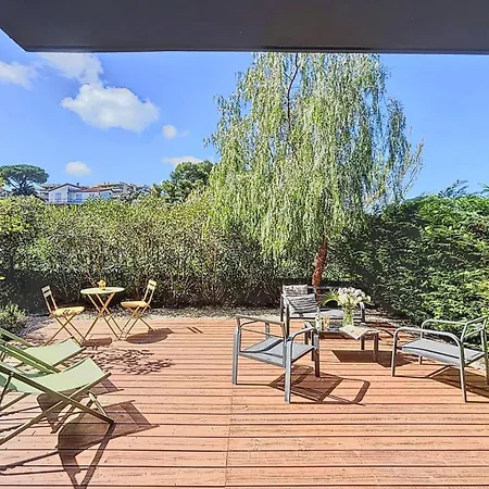 Private Garden & Pool 2 Km