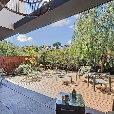 Private Garden & Pool 2 Km 度假居