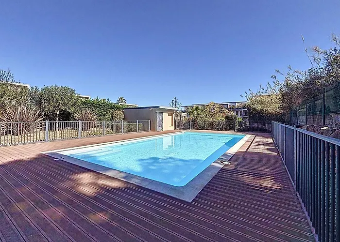 Private Garden & Pool 2 Km Dom wakacyjny