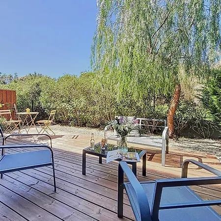 Private Garden & Pool 2 Km 펜션 앙티브