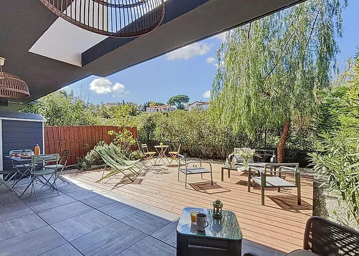 Private Garden & Pool 2 Km 度假居